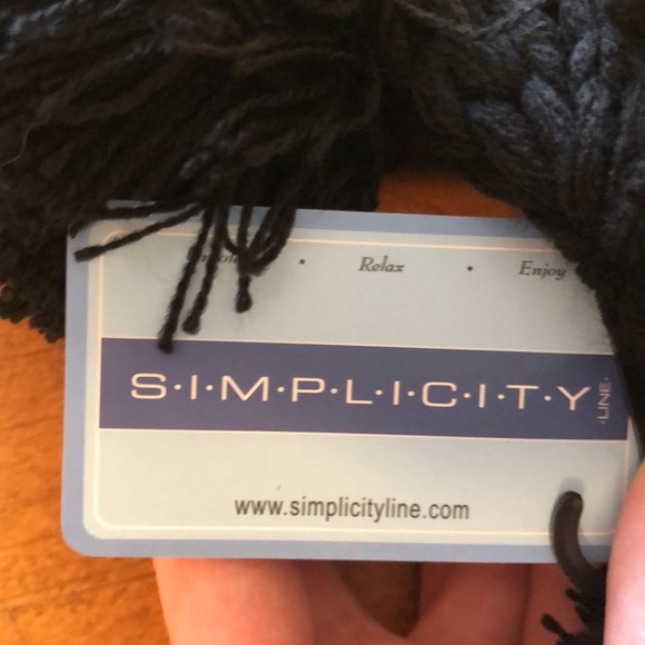 Black Knit Poof Hat - Picture 2 of 4